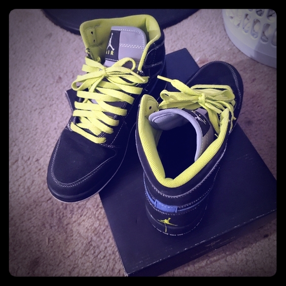 Shoes - Picture 1 of 2